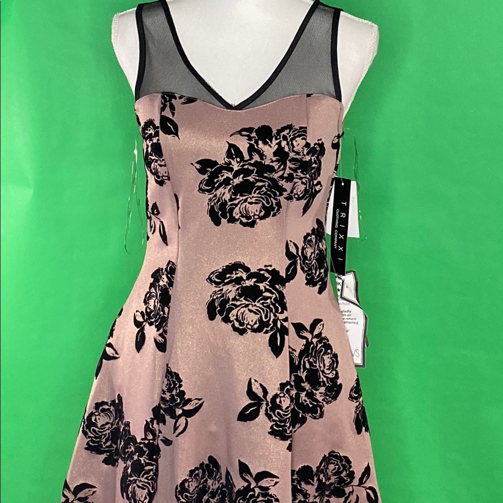 Macy’s juniors floral dress size xs